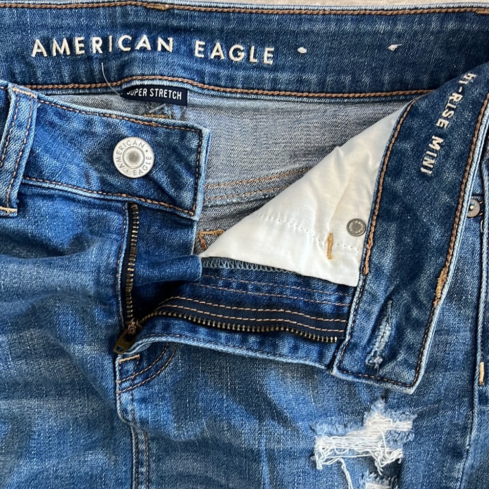 American‎ Eagle Women’s Hi-Rise Mini Distressed Size: 4 Color: Blue